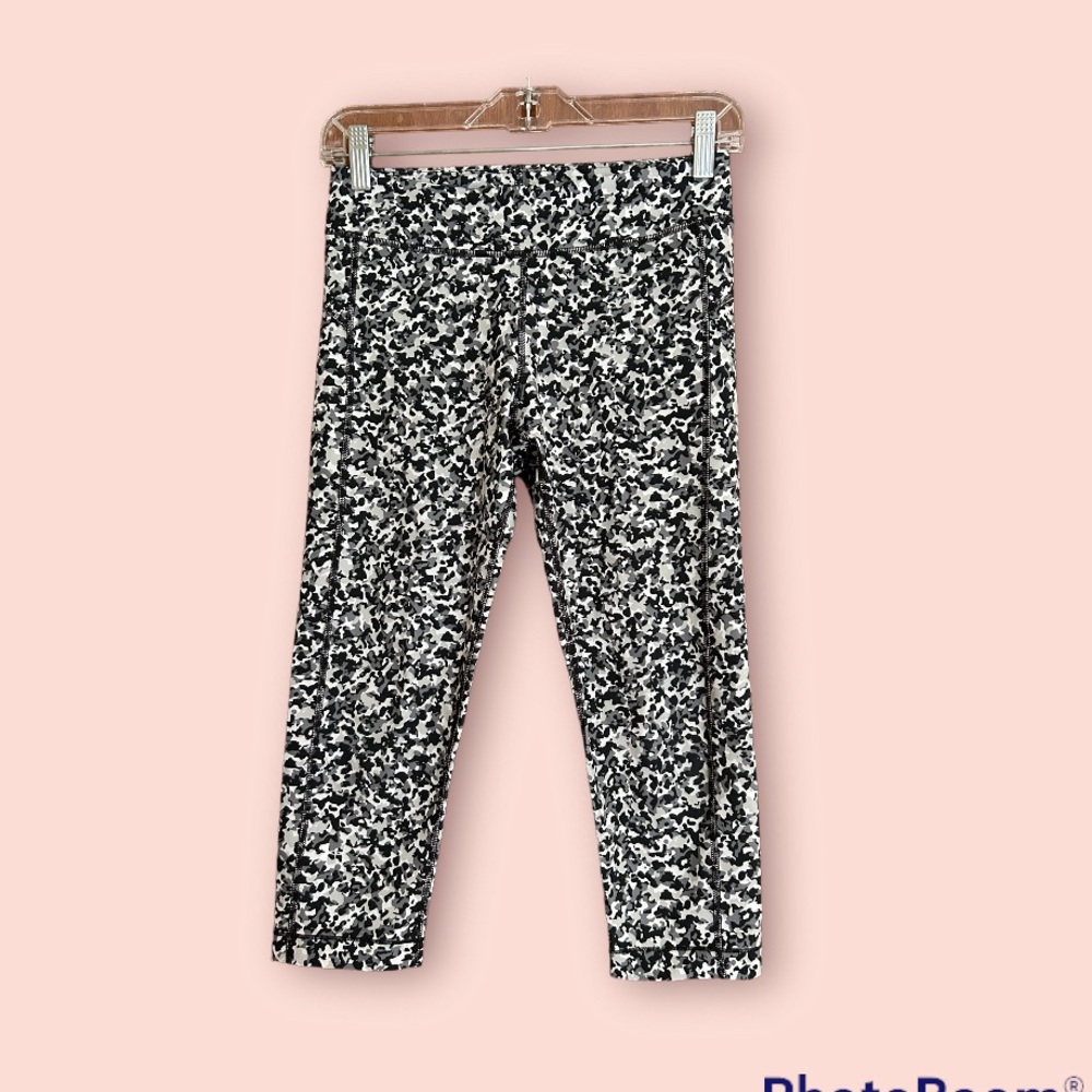 Under Armor capri leggings- Small